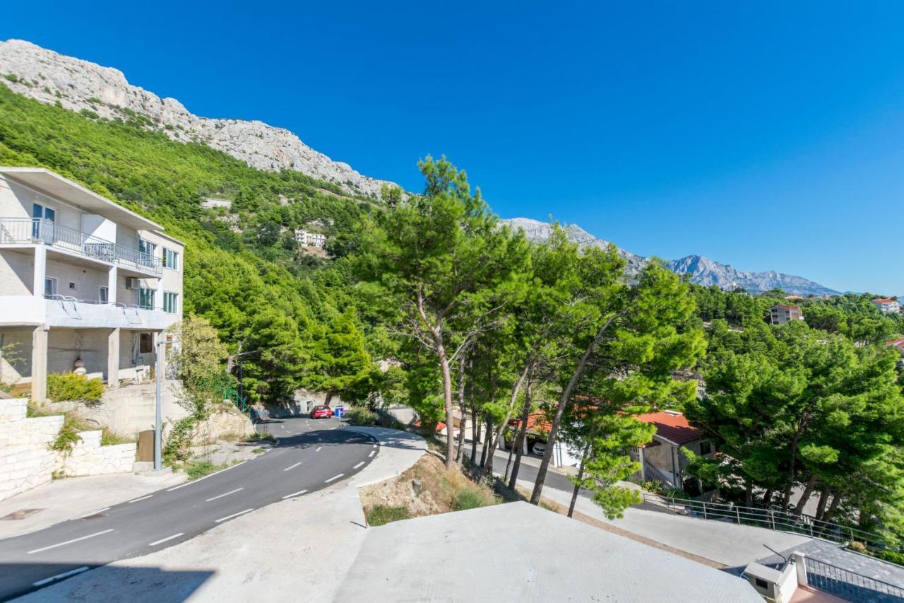 Apartments Lile Brela Exterior photo